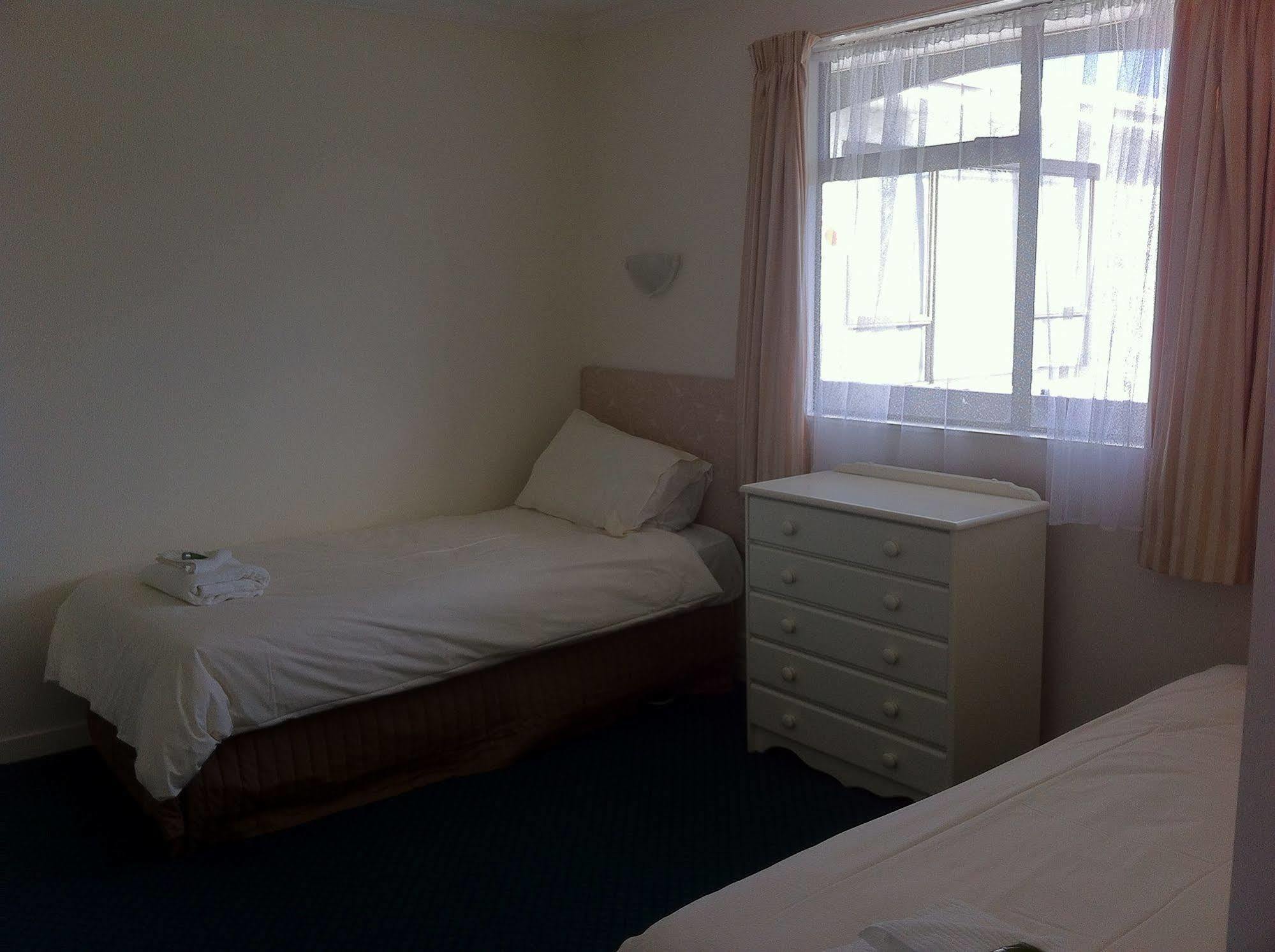 Hawks Inn Motel Upper Hutt Exterior foto