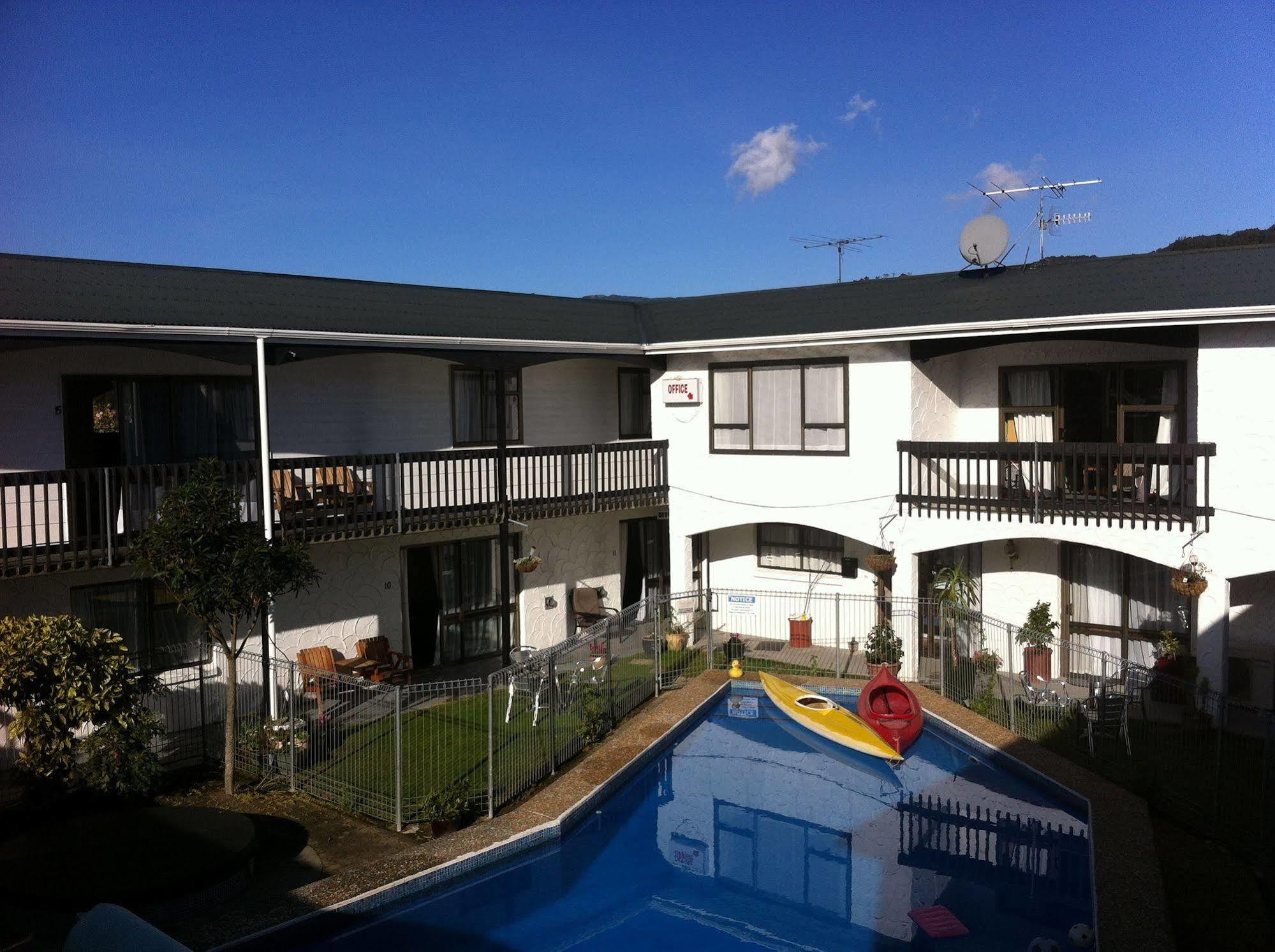 Hawks Inn Motel Upper Hutt Exterior foto