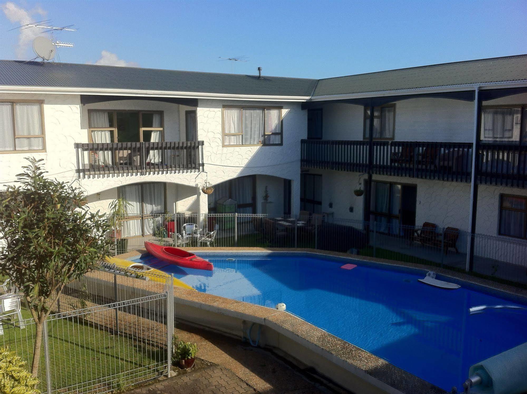 Hawks Inn Motel Upper Hutt Exterior foto
